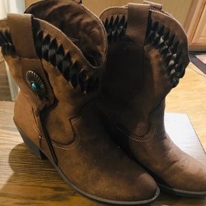 8 1/2 M Ladies Boots